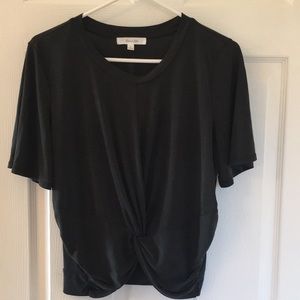 Short-sleeve black top with a tie-front
